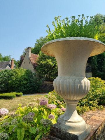 MANOIR A LA CHARTRE SUR LE LOIR  ET SES CAVES EXCEPTIONNELLES