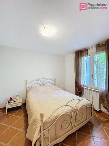 VILLA 115 m²  - TERRAIN 2 136 m² - Double salon - Carport -Fort potentiel - Saint Maximin la Sainte Baume 83470