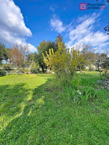 VILLA 115 m²  - TERRAIN 2 136 m² - Double salon - Carport -Fort potentiel - Saint Maximin la Sainte Baume 83470