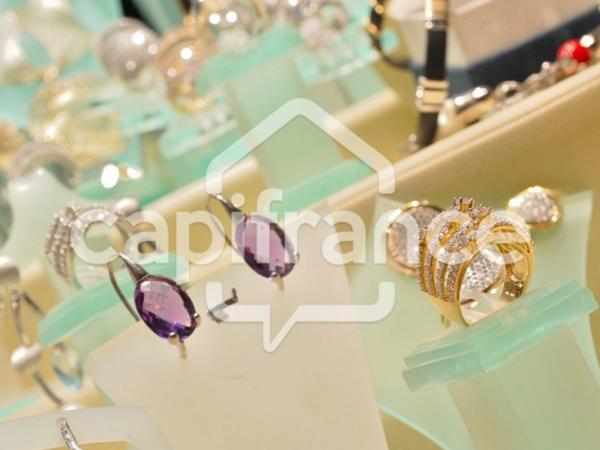 local commercial 1000m² sur parcelle 3500m² à vendre VINZELLES (71)