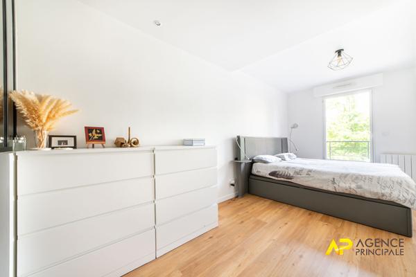 Grand Appartement La Garenne Colombes 4 pièces 749 500 € **  - Référence  13951