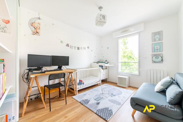 Grand Appartement La Garenne Colombes 4 pièces 749 500 € **  - Référence  13951