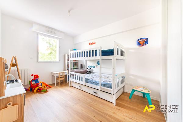 Grand Appartement La Garenne Colombes 4 pièces 749 500 € **  - Référence  13951