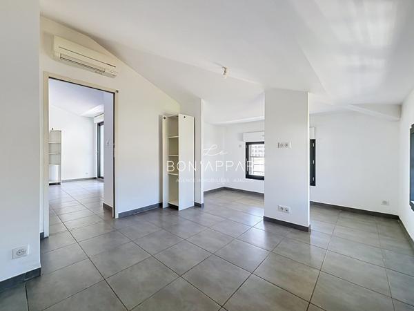 Appartement 2 pièce(s) 1 chambre(s) 61.56 m²