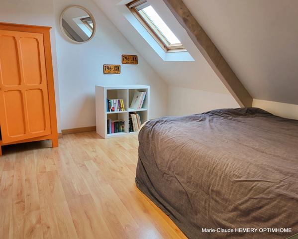St Lunaire maison en pierre. Potentiel de 177m² sur jardin de 780m². 4 chambres et un bureau + annexe+ appentis
