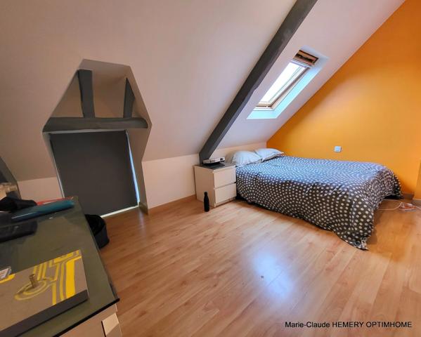 St Lunaire maison en pierre. Potentiel de 177m² sur jardin de 780m². 4 chambres et un bureau + annexe+ appentis
