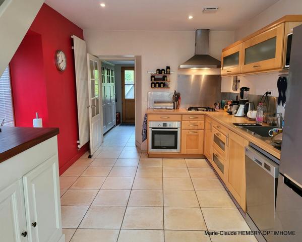St Lunaire maison en pierre. Potentiel de 177m² sur jardin de 780m². 4 chambres et un bureau + annexe+ appentis