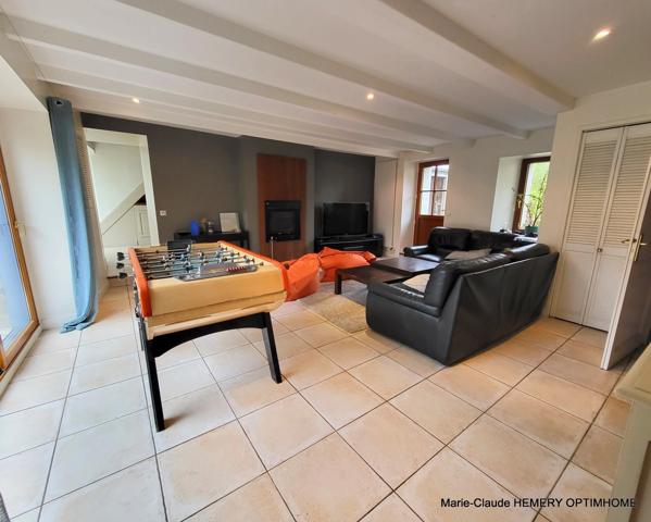 St Lunaire maison en pierre. Potentiel de 177m² sur jardin de 780m². 4 chambres et un bureau + annexe+ appentis
