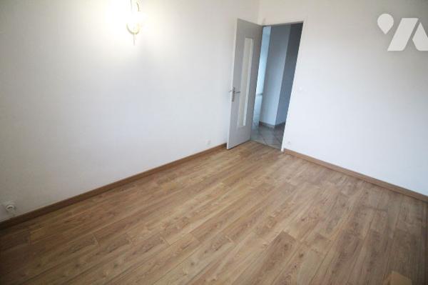 Appartement T3 lumineux de 61m2 (habitables) avec sa terrasse et sa vue très dégagée (9e)