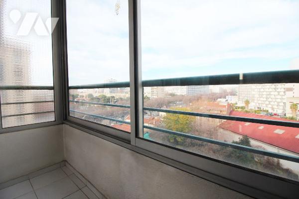 Appartement T3 lumineux de 61m2 (habitables) avec sa terrasse et sa vue très dégagée (9e)
