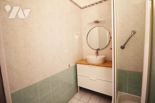 Appartement T3 lumineux de 61m2 (habitables) avec sa terrasse et sa vue très dégagée (9e)