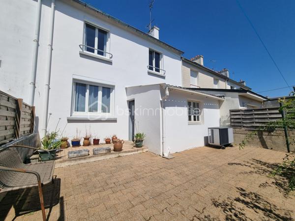EXCLUSIVITÉ – KILLIAN LE MEUR - BSK IMMOBILIER 

Idéal premier achat.

📍 À proximité immédiate du centre-ville de Quimper, dans le quartier recherché du Moulin Vert.

Charmante maison rénovée comprenant :
• Rez-de-chaussée :  Une entrée, cuisine, une pièce de vie exposée plein Sud, bénéficiant d'une belle luminosité.
• Étage : 3 chambres (9,17m2 / 11m2 / 9,58m2), une salle d’eau et WC.

La maison dispose d’un garage et de combles aménageable d’environ 20m2.
Le tout sur une parcelle d’environ 150 m².


✅ Vous serez séduit par :
-Environnement calme
-Proximités immédiates des commodités et du centre-ville (commerces, écoles, bus…) 
-Un potentiel supplémentaire avec environ 20 m² de combles aménageables 

✅ Points techniques :
-PAC Viessmann récente
-Double vitrage PVC
-DPE : C, un bon niveau de performance énergétique

--- --- --- --- --- --- --- --- --- --- --- --- --- --- --- --- --- --- --- --- 
⭐ACCOMPAGNEMENT SUR MESURE
Vous souhaitez vendre votre bien ?
Contactez-moi. Evaluation OFFERTE sous 48h !

⭐VENTE IMMOBILIÈRE – Finistère Sud
Échangeons sur votre projet pour définir la meilleure stratégie de vente.

⭐APPORTEURS D'AFFAIRES
Vous connaissez quelqu'un qui souhaite vendre ?
Contactez-moi. Rémunération attractive !
--- --- --- --- --- --- --- --- --- --- --- --- --- --- --- --- --- --- --- ---