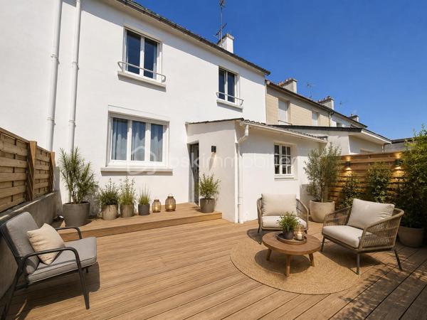 EXCLUSIVITÉ – KILLIAN LE MEUR - BSK IMMOBILIER 

Idéal premier achat.

📍 À proximité immédiate du centre-ville de Quimper, dans le quartier recherché du Moulin Vert.

Charmante maison rénovée comprenant :
• Rez-de-chaussée :  Une entrée, cuisine, une pièce de vie exposée plein Sud, bénéficiant d'une belle luminosité.
• Étage : 3 chambres (9,17m2 / 11m2 / 9,58m2), une salle d’eau et WC.

La maison dispose d’un garage et de combles aménageable d’environ 20m2.
Le tout sur une parcelle d’environ 150 m².


✅ Vous serez séduit par :
-Environnement calme
-Proximités immédiates des commodités et du centre-ville (commerces, écoles, bus…) 
-Un potentiel supplémentaire avec environ 20 m² de combles aménageables 

✅ Points techniques :
-PAC Viessmann récente
-Double vitrage PVC
-DPE : C, un bon niveau de performance énergétique

--- --- --- --- --- --- --- --- --- --- --- --- --- --- --- --- --- --- --- --- 
⭐ACCOMPAGNEMENT SUR MESURE
Vous souhaitez vendre votre bien ?
Contactez-moi. Evaluation OFFERTE sous 48h !

⭐VENTE IMMOBILIÈRE – Finistère Sud
Échangeons sur votre projet pour définir la meilleure stratégie de vente.

⭐APPORTEURS D'AFFAIRES
Vous connaissez quelqu'un qui souhaite vendre ?
Contactez-moi. Rémunération attractive !
--- --- --- --- --- --- --- --- --- --- --- --- --- --- --- --- --- --- --- ---