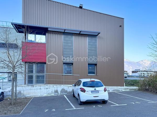 Local d'activités de 341 m²