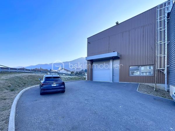 Local d'activités de 341 m²