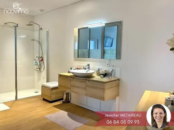 Maison familiale avec vie de plain-pied, piscine couverte et studio indépendant