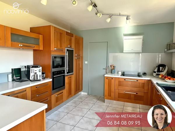 Maison familiale avec vie de plain-pied, piscine couverte et studio indépendant