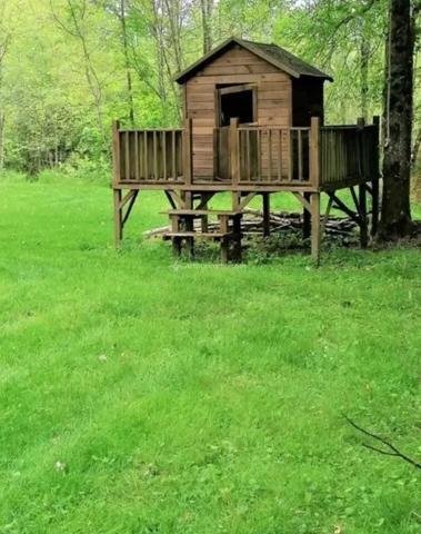 Vente                                                      Terrain
                        
                                         16275 m2                     à La Chartre-sur-le-Loir