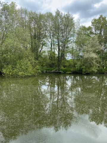 Vente                                                      Terrain
                        
                                         16275 m2                     à La Chartre-sur-le-Loir