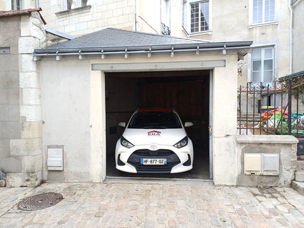 GARAGE- TOURS CENTRE - CATHEDRALE
