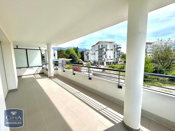 Appartement à louer 3 pièces 69.88m² Voiron (38500)
