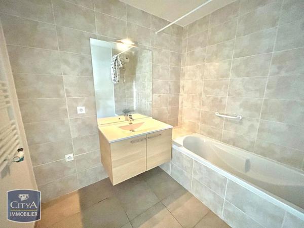 Appartement à louer 3 pièces 69.88m² Voiron (38500)
