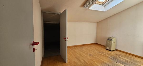 Local commercial , Sisteron
