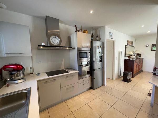 Maison de plain pied - 4 chambres - garage - grand terrain - piscine