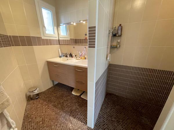 Maison de plain pied - 4 chambres - garage - grand terrain - piscine