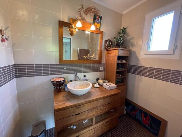 Maison de plain pied - 4 chambres - garage - grand terrain - piscine