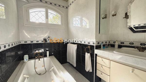 Vente Maison170 m² - 6 Pièces - MARTIGNAS SUR JALLE (33127)