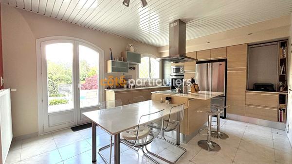 Vente Maison170 m² - 6 Pièces - MARTIGNAS SUR JALLE (33127)