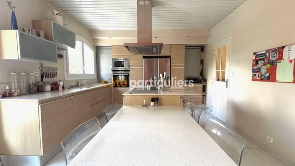 Vente Maison170 m² - 6 Pièces - MARTIGNAS SUR JALLE (33127)