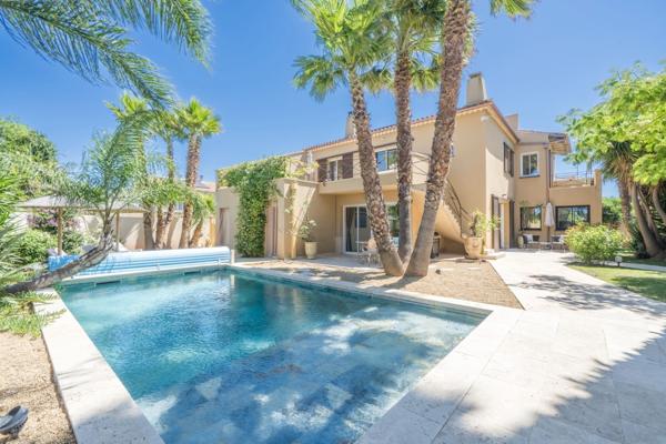 Agde. Villa 6 pièces 223 m²