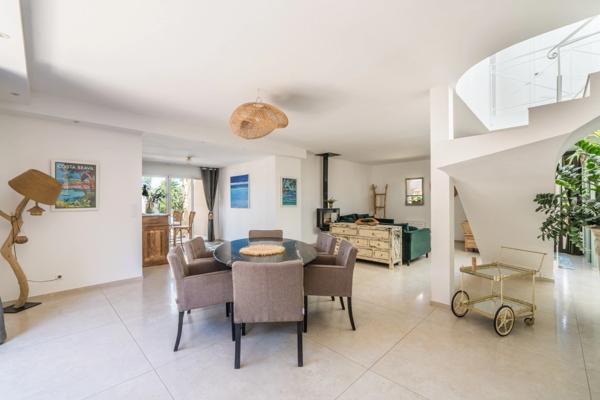 Agde. Villa 6 pièces 223 m²