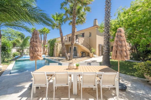 Agde. Villa 6 pièces 223 m²
