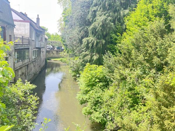 Vente                                                      Appartement
                        
                     4 pièces                      115 m2                     à Nevers