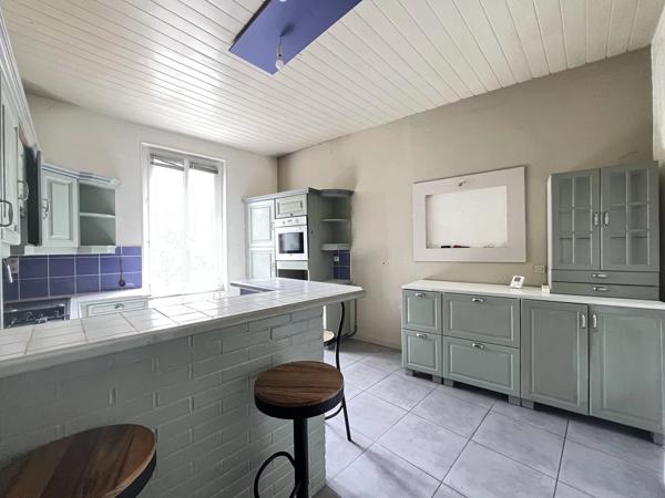 Vente                                                      Appartement
                        
                     4 pièces                      115 m2                     à Nevers