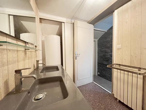 Vente                                                      Appartement
                        
                     4 pièces                      115 m2                     à Nevers