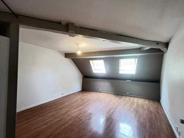 Vente                                                      Appartement
                        
                     4 pièces                      115 m2                     à Nevers