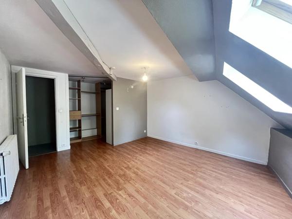 Vente                                                      Appartement
                        
                     4 pièces                      115 m2                     à Nevers