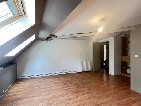 Vente                                                      Appartement
                        
                     4 pièces                      115 m2                     à Nevers