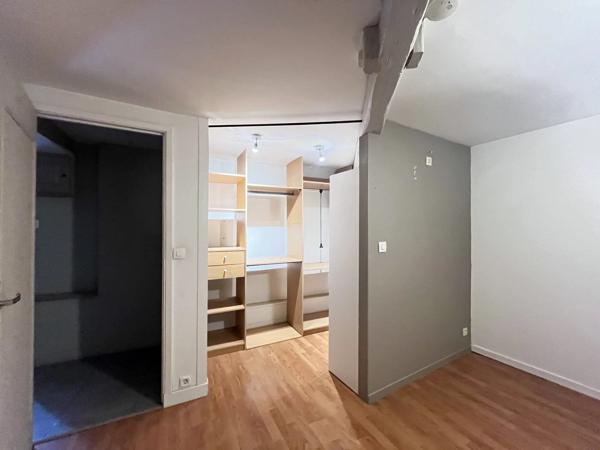 Vente                                                      Appartement
                        
                     4 pièces                      115 m2                     à Nevers