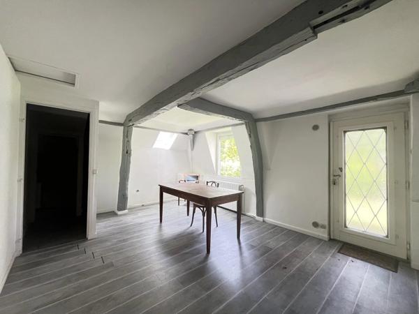 Vente                                                      Appartement
                        
                     4 pièces                      115 m2                     à Nevers