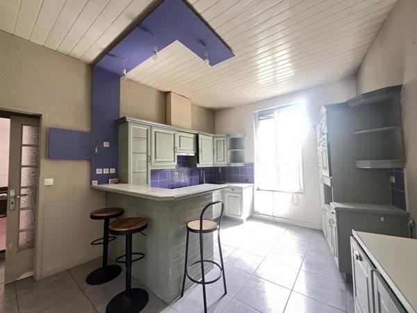 Vente                                                      Appartement
                        
                     4 pièces                      115 m2                     à Nevers