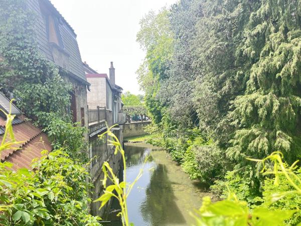 Vente                                                      Appartement
                        
                     4 pièces                      115 m2                     à Nevers