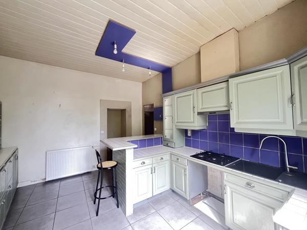 Vente                                                      Appartement
                        
                     4 pièces                      115 m2                     à Nevers