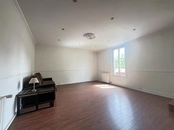 Vente                                                      Appartement
                        
                     4 pièces                      115 m2                     à Nevers