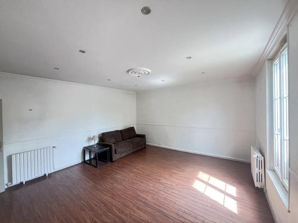 Vente                                                      Appartement
                        
                     4 pièces                      115 m2                     à Nevers