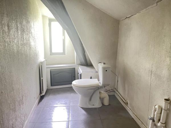 Vente                                                      Appartement
                        
                     4 pièces                      115 m2                     à Nevers